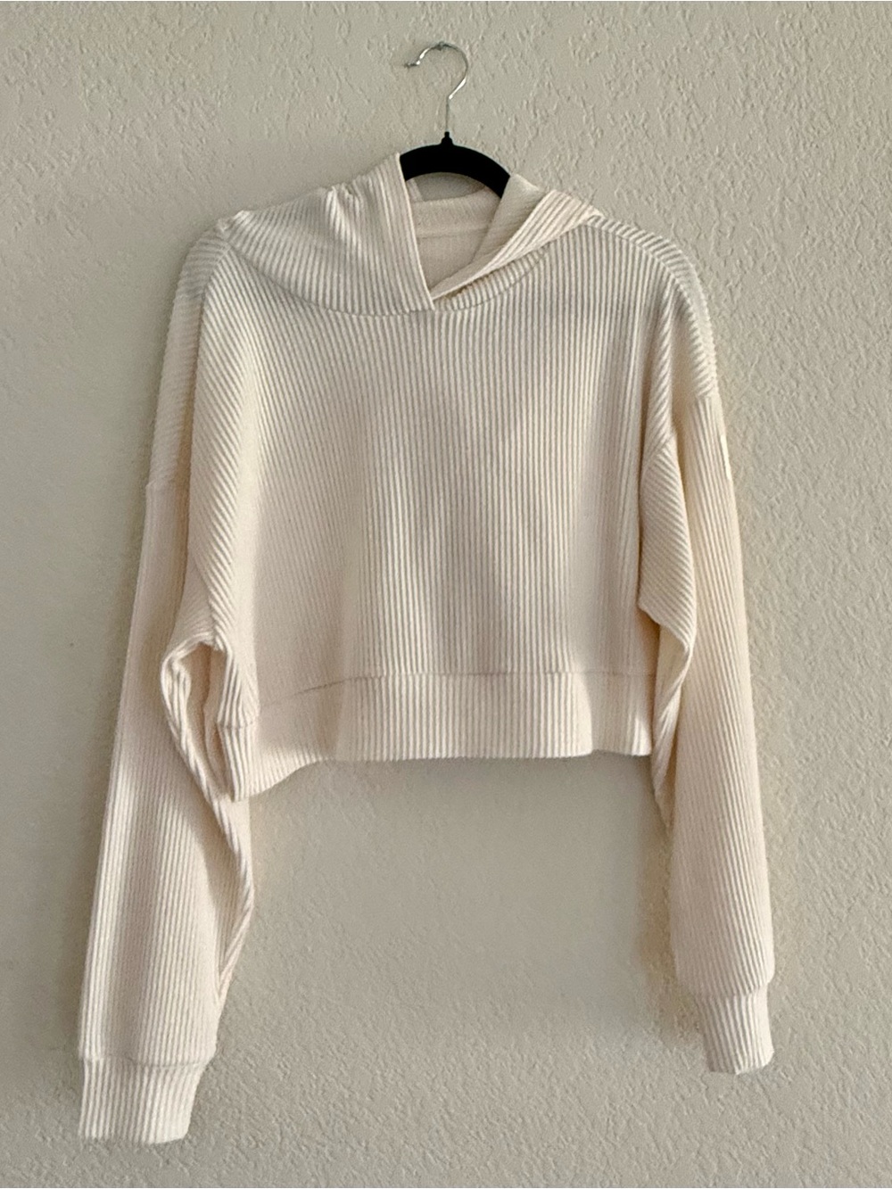 ALO Yoga Muse Ribbed Cropped Hoodie in Ivory